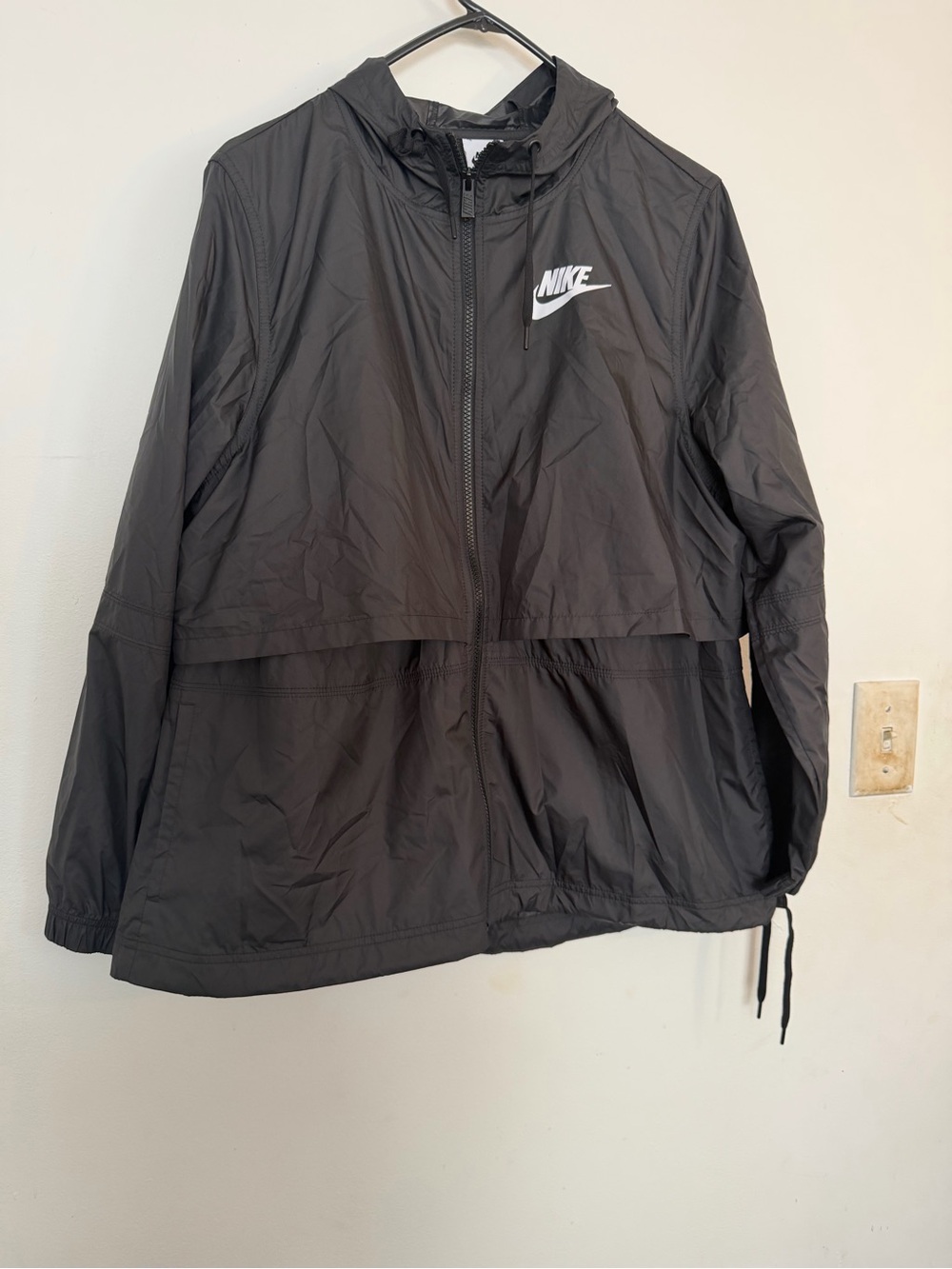 Nike Black Full‑Zip Hooded Windbreaker with White Logo